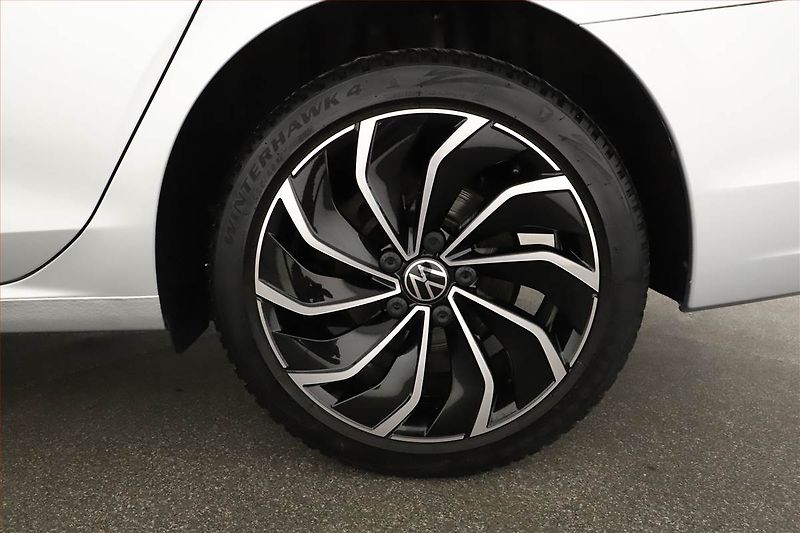 Volkswagen Golf (2021) Life 1.0 TSI, ČR,1.maj - fotka 18 z 18