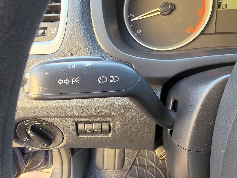 Škoda Fabia II 1.4i 16V AMBIENTE*2x SADA* - fotka 16 z 55