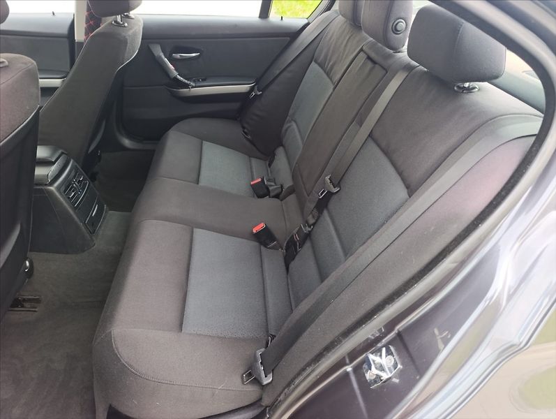 BMW Řada 3 2,0 d 130kW Aut.klima Tempomat - fotka 20 z 30