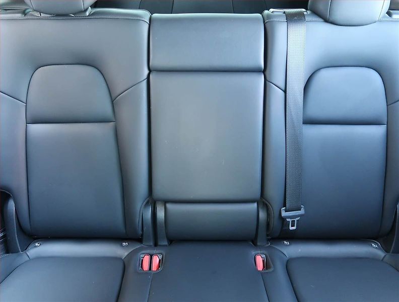 Tesla Model Y (2023) RWD LFP 60kWh, SoH 95% - fotka 10 z 16