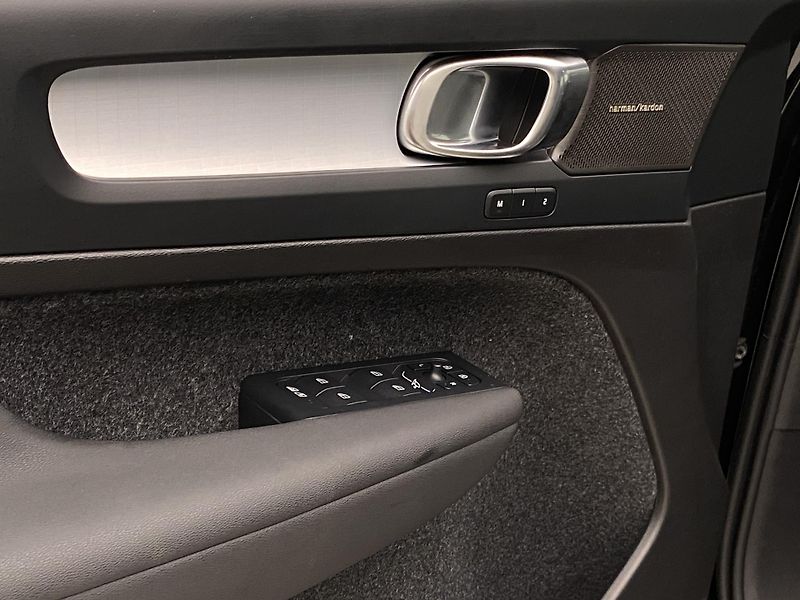 Volvo XC40 (2026) B3 AUT DARK PLUS - fotka 27 z 60