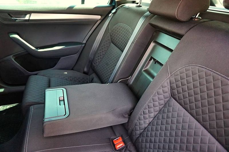 Škoda Superb (2018) STYLE 2,0 TSI 162 kW - fotka 29 z 58