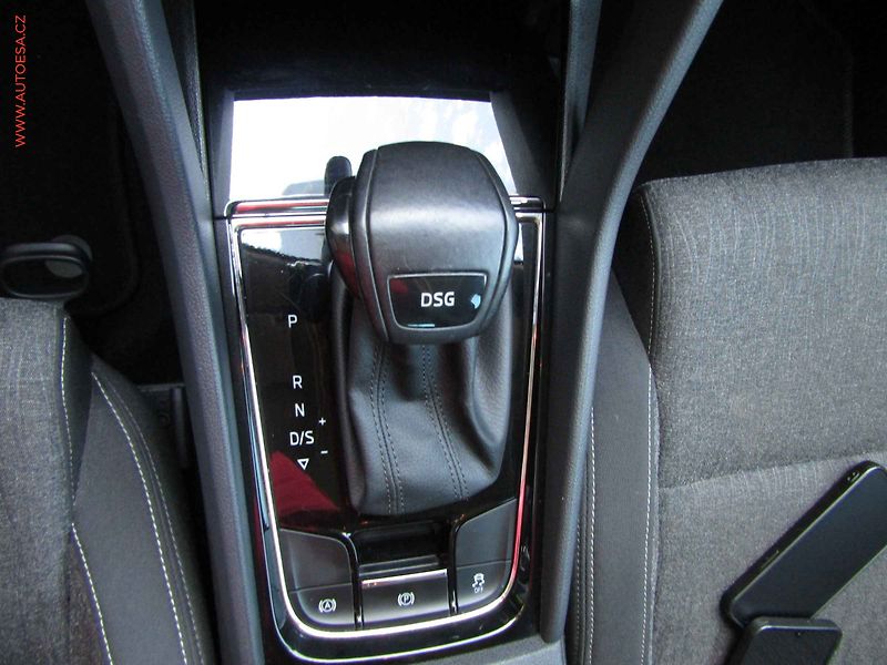 Škoda Karoq (2019) 1.6TDi, ČR, DSG, navi - fotka 18 z 21