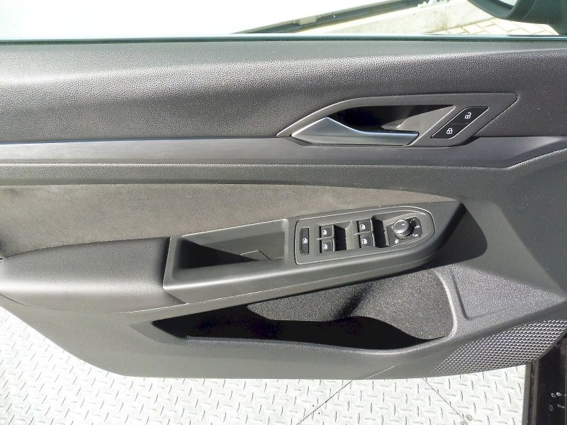 Volkswagen Golf (2024) Style 1,5 TSI 96kW - fotka 17 z 26