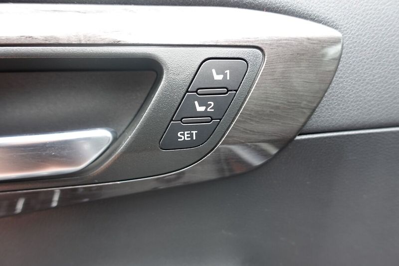 Toyota Highlander 2,5HSD Prestige 4x4 - fotka 12 z 34