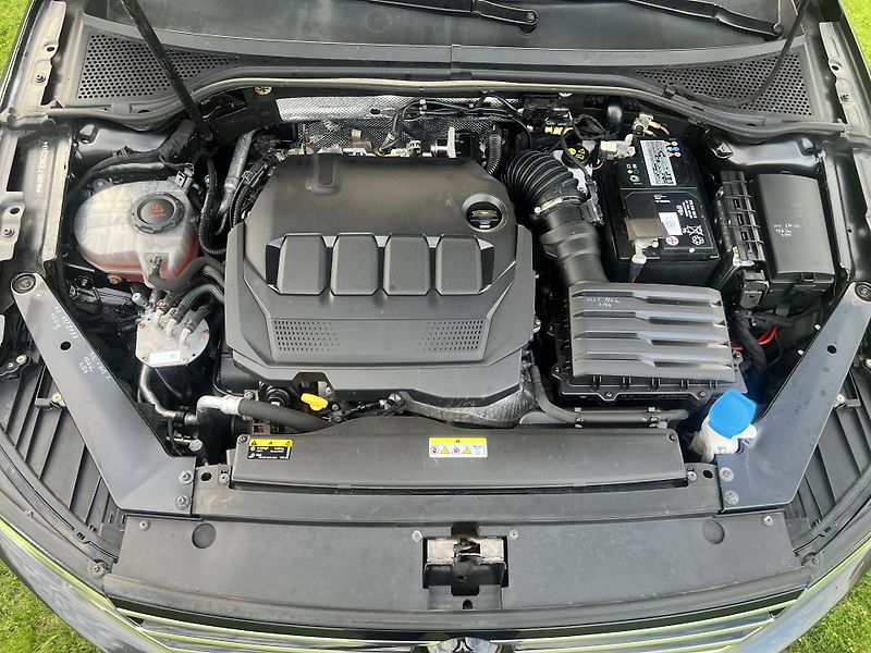 Volkswagen Passat 2.0TDI 110KW,NAVI,LED,APP,ALU - fotka 45 z 47