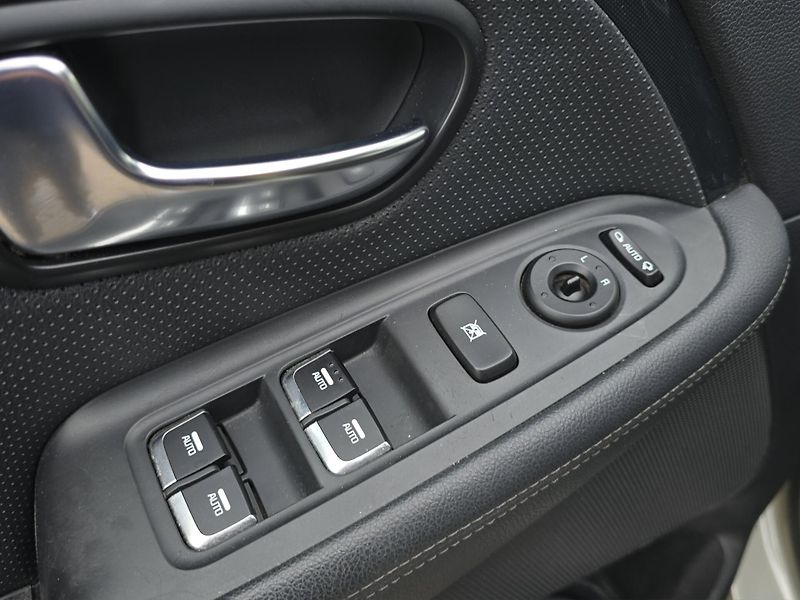 Kia Carens (2014) 1.6 GDi 99kW, DPH, 1. Maj. - fotka 15 z 25