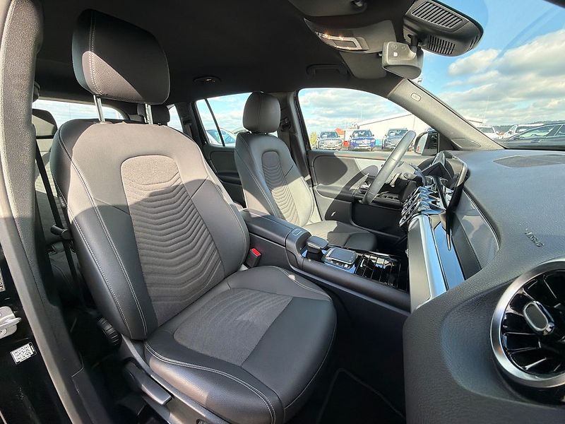 Mercedes-Benz GLB 200 d 4MATIC - fotka 28 z 35