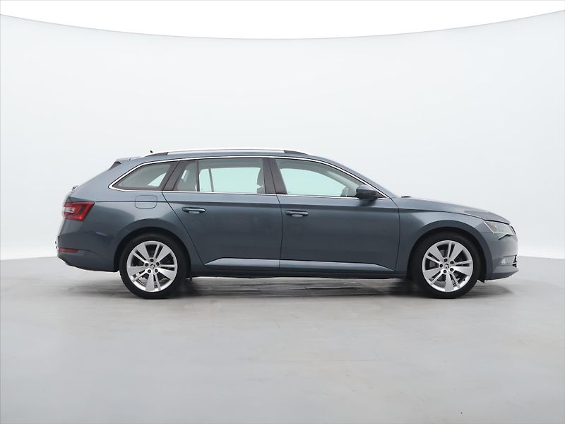Škoda Superb 2,0 TDI 110kW Style CZ DPH - fotka 8 z 27