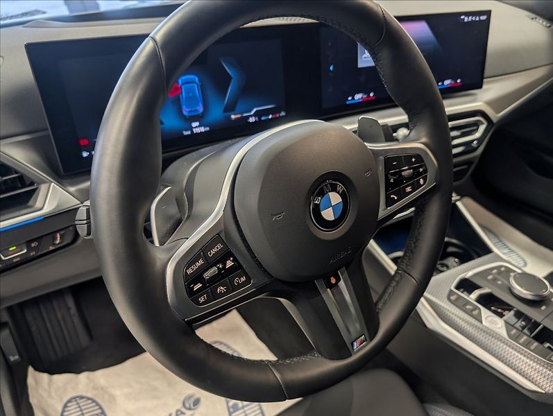 BMW Řada 3 320 i xDrive - fotka 16 z 31