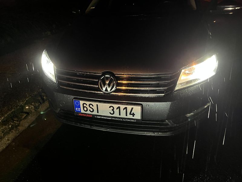 Volkswagen Passat (2010) - fotka 4 z 19