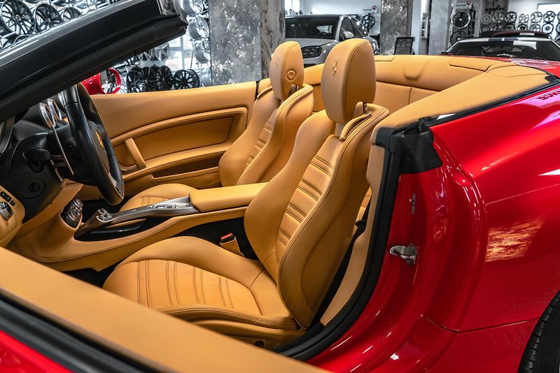 Ferrari California ROSSO CORSA/KAMERA/ - fotka 15 z 22