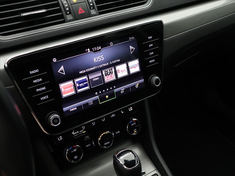 Škoda Superb 2,0 TDI 147kW DSG CZ Style DPH - fotka 24 z 36
