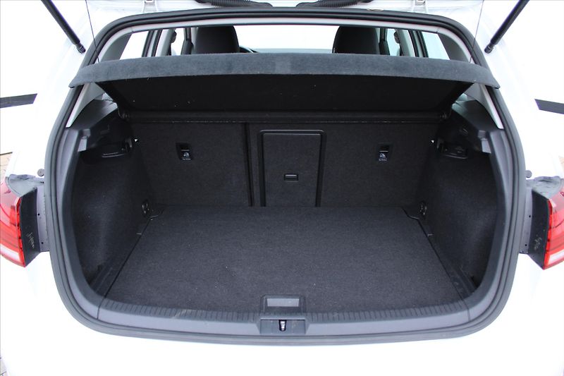Volkswagen Golf 1.0 TSI 85kW COMFORTLINE ČR - fotka 11 z 26