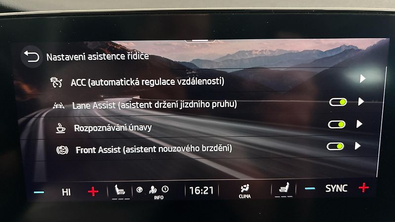Škoda Octavia 2.0 TDI DSG Style Combi - fotka 24 z 27