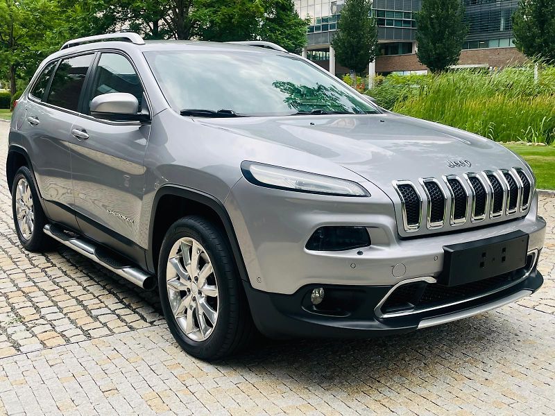 Jeep Cherokee 2.0D 4x4 AUT KAMERA TAŽNÉ LED - fotka 8 z 50