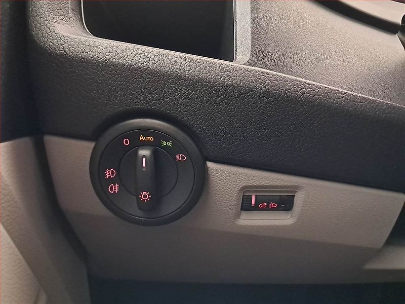 Volkswagen Transporter (2018) 2.0 TDI, Bus, 8Míst, ČR, DPH - fotka 15 z 21