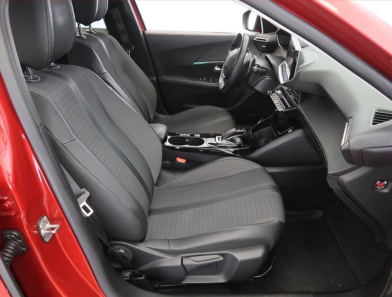 Peugeot 2008 (2022) 1.2 PureTech, Automat, ČR - fotka 9 z 25