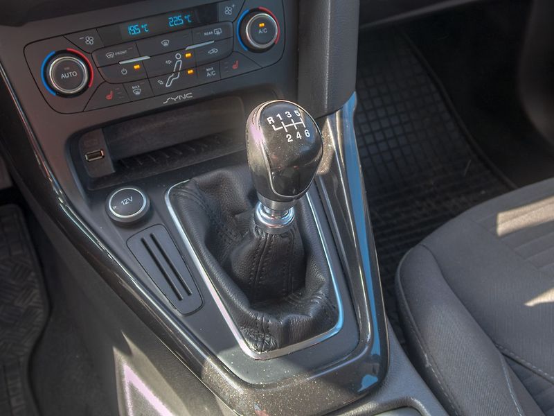 Ford Focus (2015) ČR 1.6D 85KW – PO ROZVODECH - fotka 20 z 43