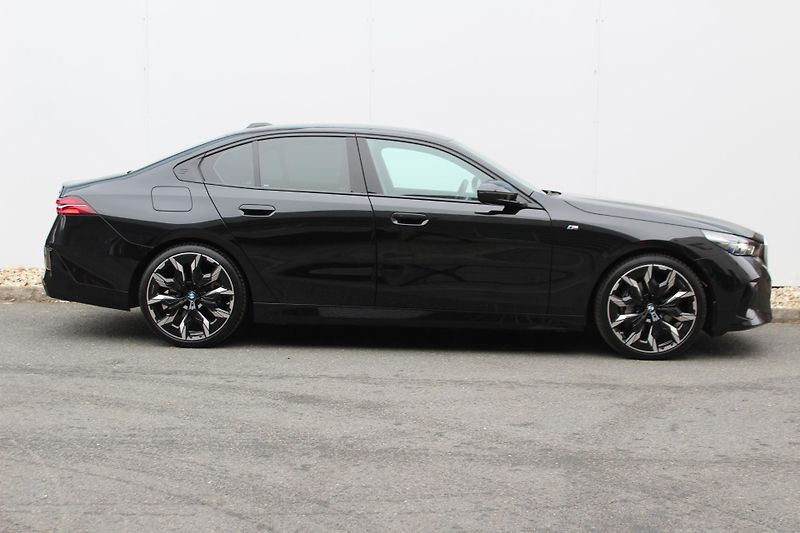 BMW Řada 5 540d xDrive Sedan - fotka 3 z 23
