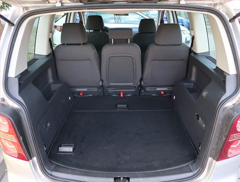 Volkswagen Touran (2007) 1.6, LPG, Tempomat - fotka 13 z 17