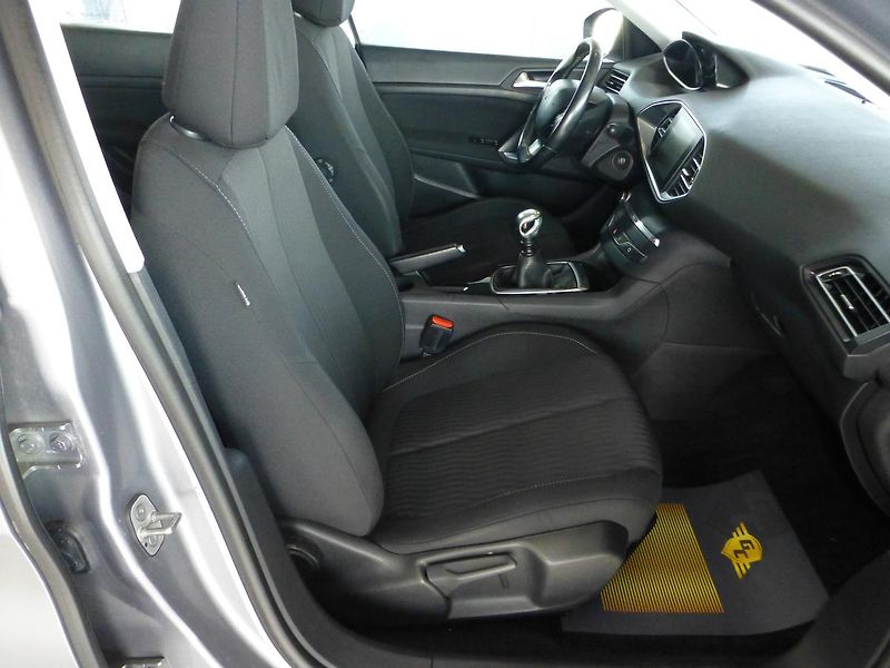 Peugeot 308 (2016) 1,6HDI*NAVIGACE**PARKS**TAŽNÉ - fotka 19 z 26