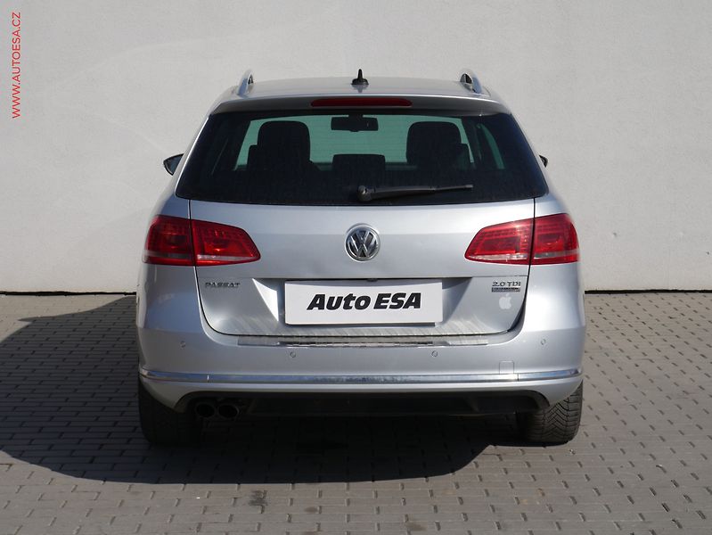 Volkswagen Passat (2012) 2.0TDi, ČR, Highline, DSG - fotka 5 z 17