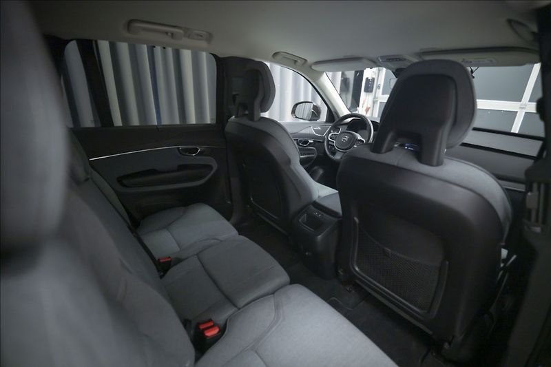 Volvo XC90 2,0 B5 AWD INSCRIPTION 7 MÍST - fotka 10 z 47