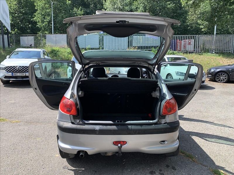 Peugeot 206 1,4 i,ČR - fotka 17 z 17
