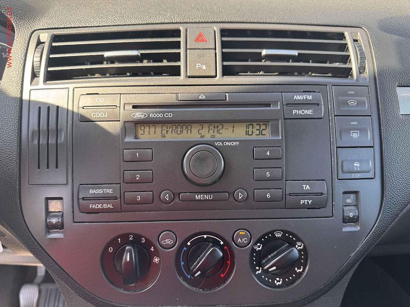 Ford C-MAX (2004) 1.8i, AC, park.asist - fotka 13 z 14