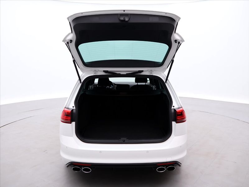 Volkswagen Golf 2,0 TSI R 221kW DSG 4M 1.Maj - fotka 9 z 33