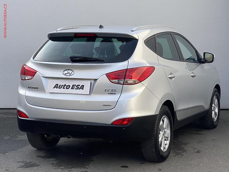 Hyundai ix35 (2013) 2.0 CRDi 4x4, AC, výhřev sed - fotka 4 z 17