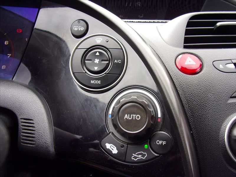 Honda Civic 1,3 i-DSI Comfort - fotka 18 z 24