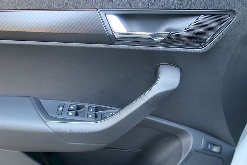 Škoda Karoq (2023) SPORTLINE 1.5 TSI 110 kW DSG - fotka 16 z 29