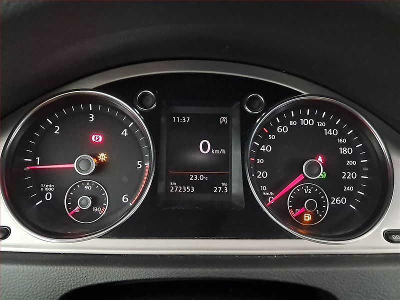 Volkswagen Passat (2014) 2.0 TDI, Automat, Xenony - fotka 11 z 17