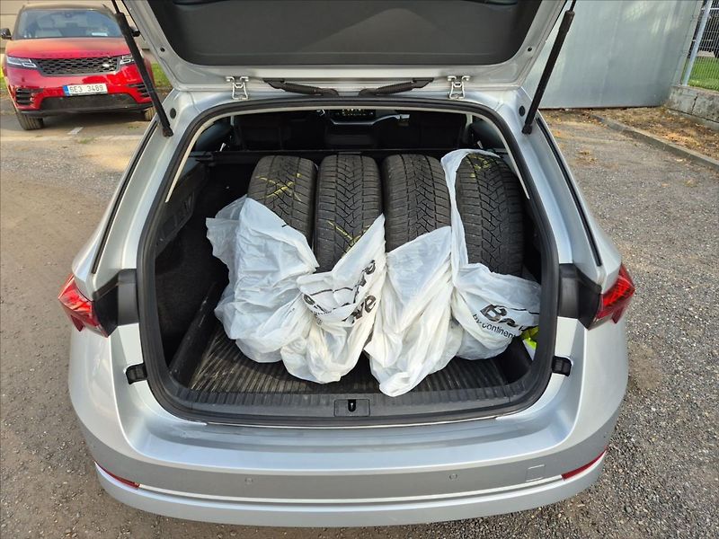 Škoda Octavia 2,0 TDi DSG Ambition 4x4 - fotka 11 z 16