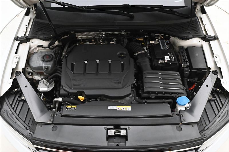 Volkswagen Passat 2,0 TDI 110 kW DSG ELEGANCE Zá - fotka 9 z 32