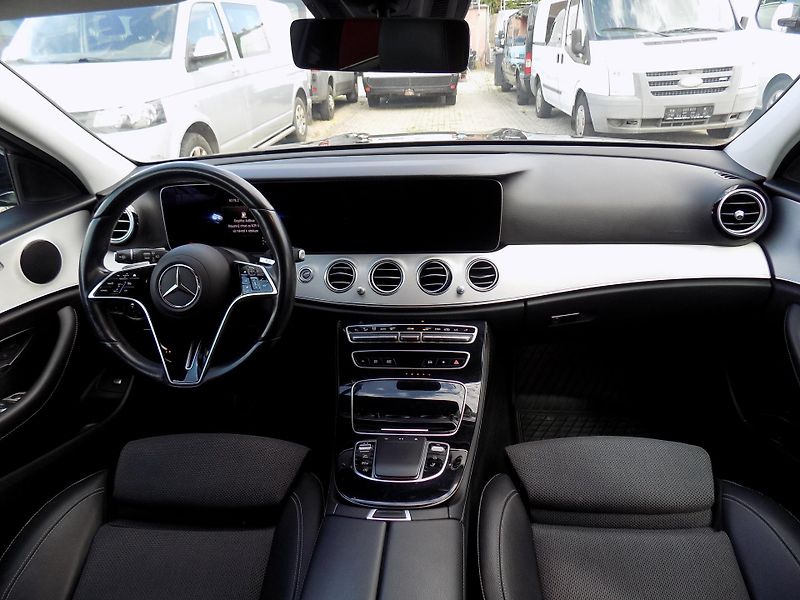 Mercedes-Benz Třídy E 220 D 4MATIC 143 KW TOP!!! - fotka 24 z 40