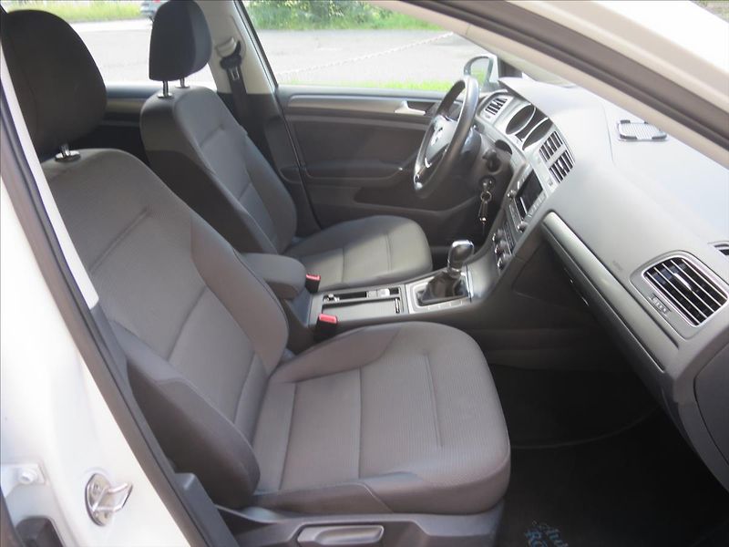 Volkswagen Golf 1,4  TSI - fotka 16 z 24