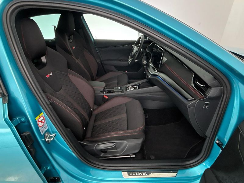 Škoda Octavia RS DSG - fotka 9 z 28