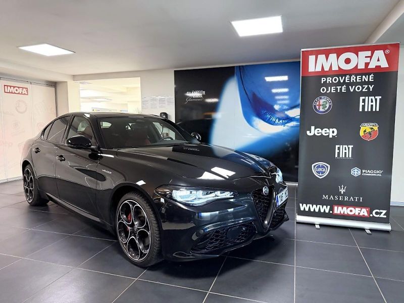 Alfa Romeo Giulia (2024) 2.0T 280k AT8 ZF Q4 4x4 Veloce - fotka 1 z 23