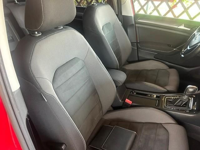 Volkswagen Golf Variant 1,6TDi DSG F1 LED MATRIX NAVI - fotka 26 z 51