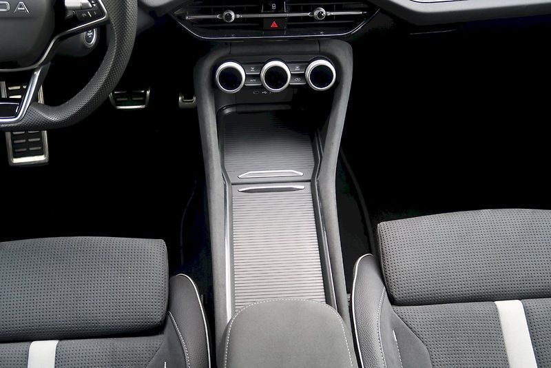 Škoda Kodiaq (2025) SPORTLINE 7 míst 2.0 TDI 142 k - fotka 23 z 29