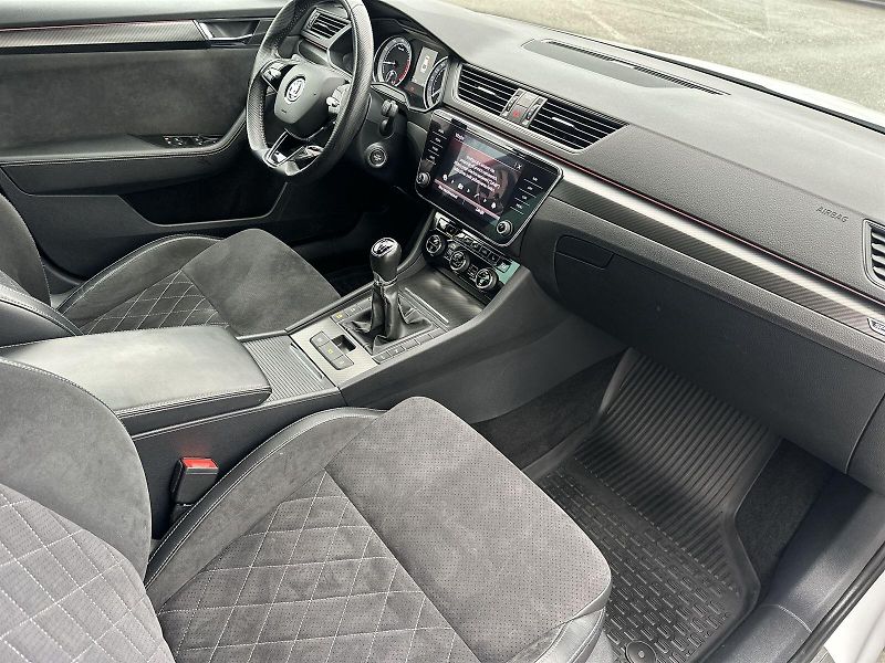 Škoda Superb (2021) 1.5 TSI Sportline - fotka 9 z 29