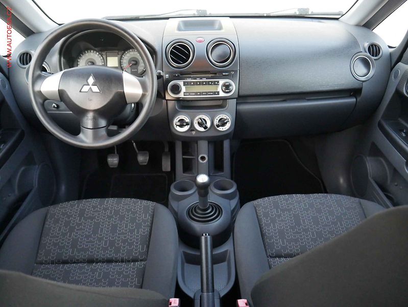 Mitsubishi Colt (2011) 1.3i, ČR, servis.kniha, AC - fotka 8 z 14