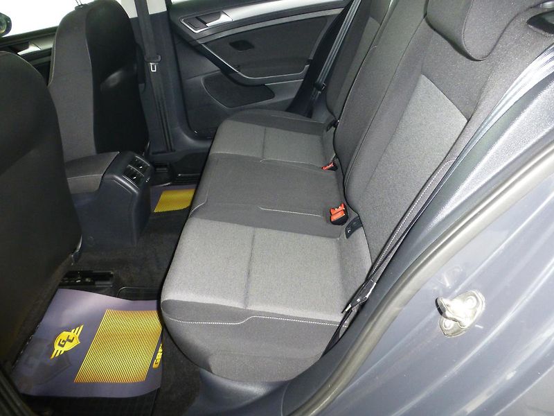 Volkswagen Golf (2014) 1,6TDI*NAVI*TAŽNÉ**ALU**PARK.S - fotka 16 z 26