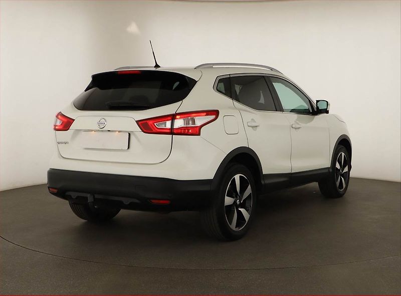 Nissan Qashqai (2015) 1.2 DIG-T, Navi, Tempomat - fotka 5 z 16