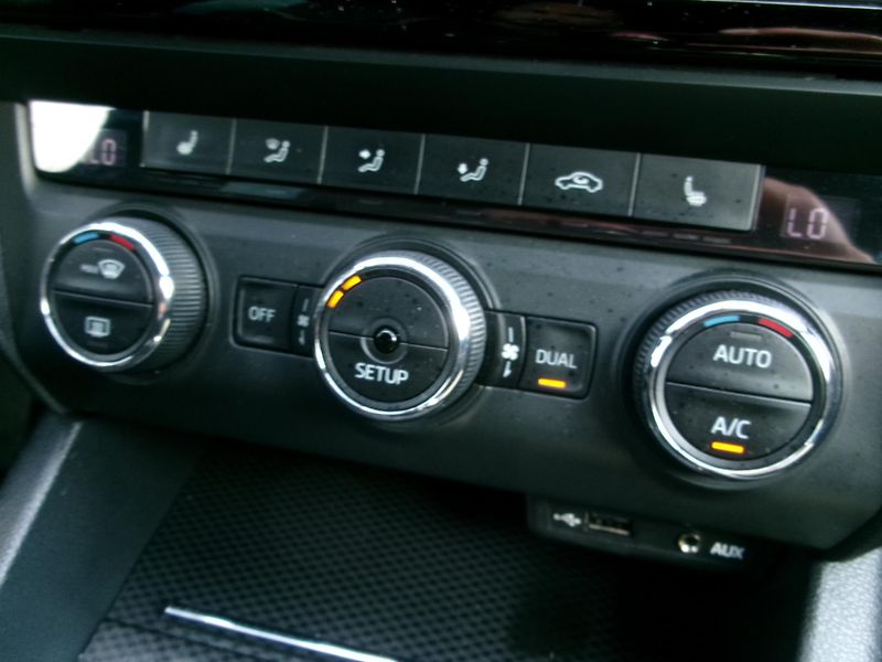Škoda Octavia (2014) 2,0TSi VRS AC TEMP VÝHŘEV - fotka 26 z 39