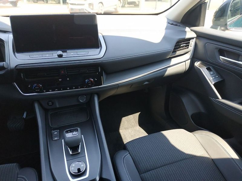Nissan Qashqai 1.3T mHEV AT,4WD, ZADÁNO - fotka 14 z 25