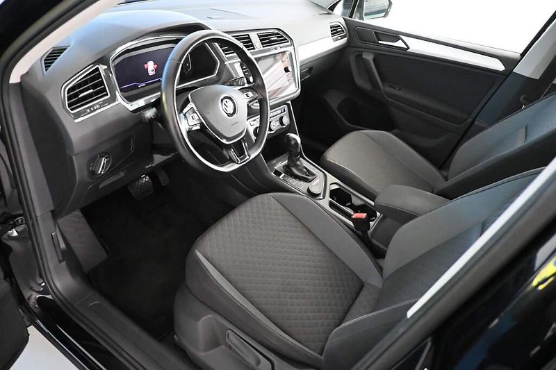 Volkswagen Tiguan (2021) 2.0 4Motion LED Matrix DSG ACC - fotka 11 z 35